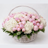 Огромная корзина с нежнейшими пионами и гортензией «Сиропная луна»